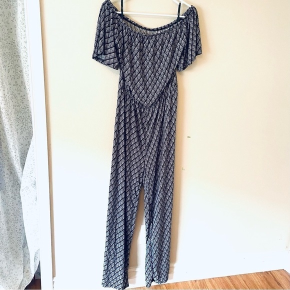 EXIST Off-Shoulder Wide-Leg Jumpsuit โ NEW โ Size L - casual chic looks - Picture 3 of 12